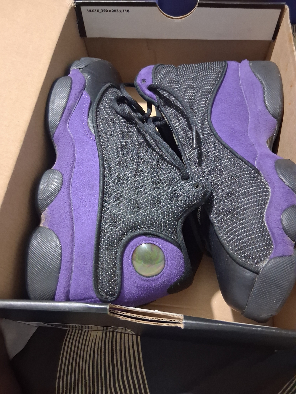 Nike Men's Black and Purple Retro Basketball Sneakers